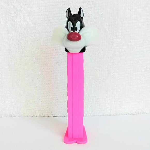 3/$24 NM/M Looney Tunes Sylvester Cat on Pink PEZ Dispenser!! - Picture 1 of 5